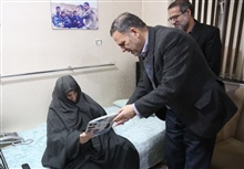 دیدار دکتر سید محسن صادقی استاندار زنجان با مادر شهیدان والا مقام فرهاد و ترابعلی تاران  