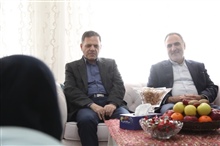 حضور دکتر سید محسن صادقی استاندار زنجان در لحضات آغاز سال ۱۴۰۴ در مرکز نگهداری دختران بی سرپرست و بد سرپرست پرتو مهر یزدان، تحت نظارت بهزیستی استان زنجان