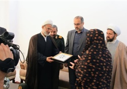 تجلیل از خانواده‌ی شهید جاویدالاثر، «رضا مرادی» در زنجان