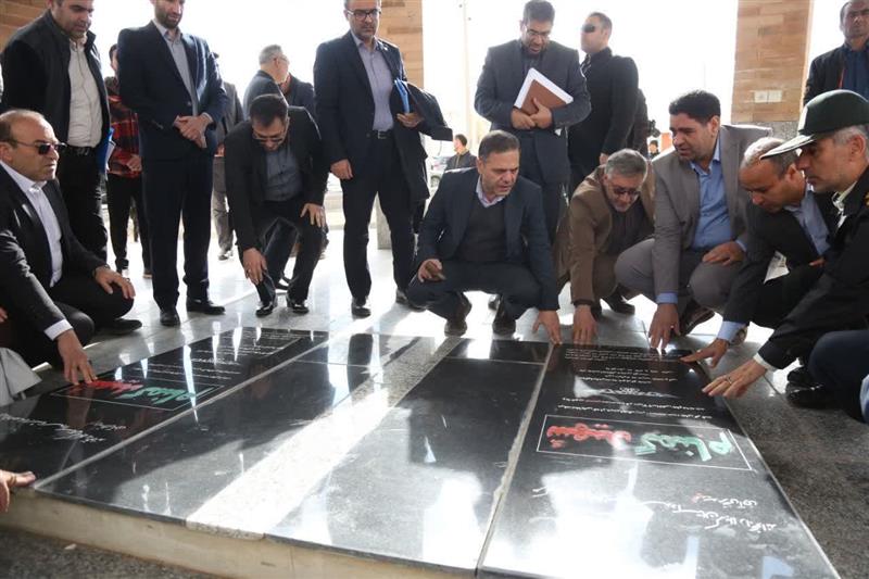 استاندار زنجان به مقام شامخ شهدای خدابنده ادای احترام کرد