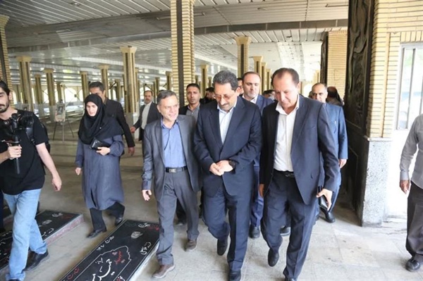 آیین غبار روبی از مزار شهدا با حضور مهندس سید محمد اتابک وزیر صنعت ، معدن و تجارت و دکتر سید محسن صادقی استاندار زنجان