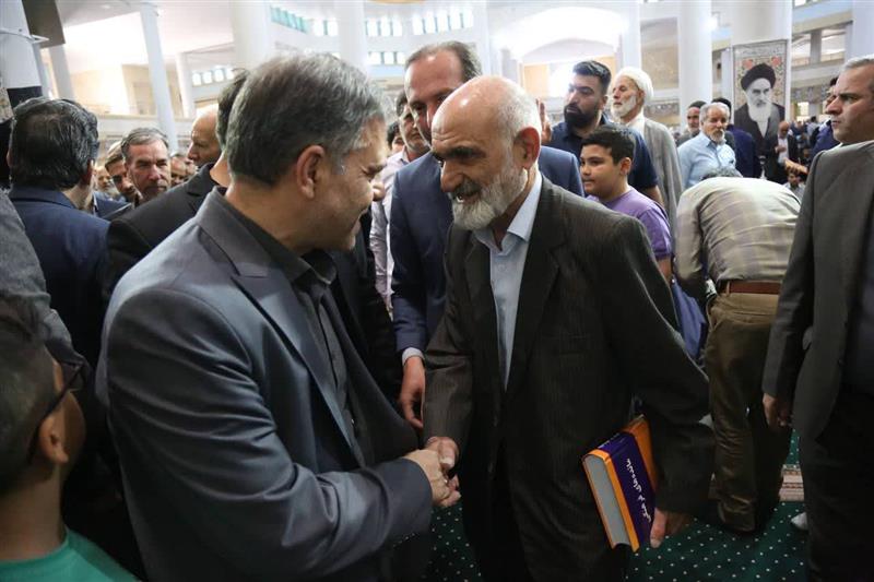 حضور استاندار زنجان در نماز جمعه و دیدار چهره به چهره با مردم شریف زنجان