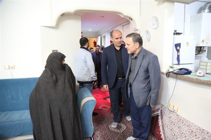 حضور استاندار زنجان، در منزل شهید جاوید الاثر محمد حسن مرادی