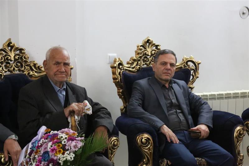 دیدار سید محسن صادقی استاندار زنجان و نبی اله محمدی نماینده مردم زنجان و طارم در مجلس شورای اسلامی با خانواده شهید نادر دوستی