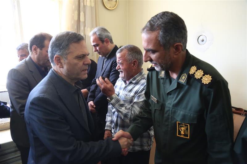 حضور دکتر سید محسن صادقی استاندار زنجان در منزل شهیدان رضا نجفی و حسن رسولی