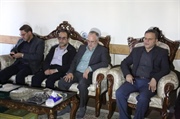 حضور دکتر سید محسن صادقی استاندار زنجان در منزل شهیدان حمید طوماری، اکبر عزیزی، دلاور امیرخانی