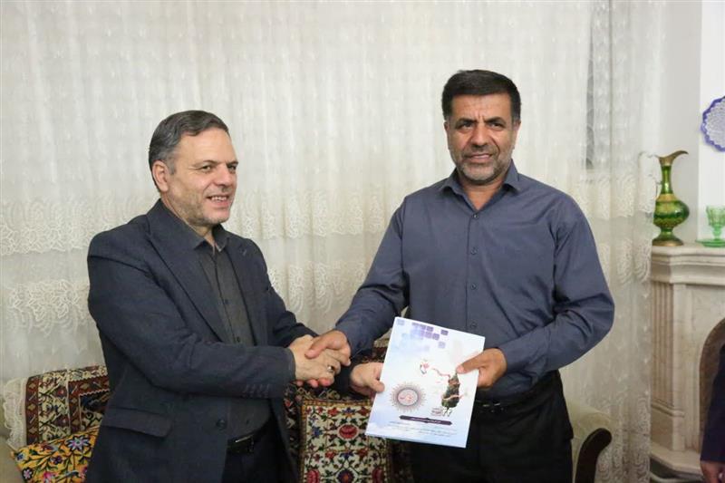 دیدار استاندار زنجان به مناسبت سالروز ورود آزادگان به میهن اسلامی، با جانباز و آزاده سرافراز، مرتضی واحدپور