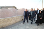 بازدید استاندار زنجان از روستای قینرجه و دستور برای تکمیل پروژه‌های عمرانی و مرمتی