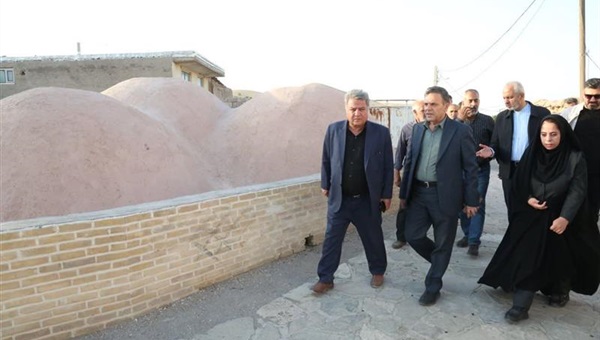 بازدید استاندار زنجان از روستای قینرجه و دستور برای تکمیل پروژه‌های عمرانی و مرمتی