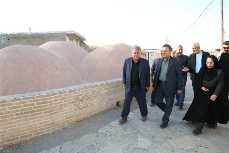 بازدید استاندار زنجان از روستای قینرجه و دستور برای تکمیل پروژه‌های عمرانی و مرمتی