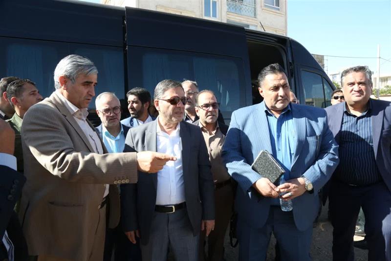 سید محسن صادقی، استاندار زنجان، در جریان سفر به شهرستان خرمدره از روند اجرای طرح نهضت ملی مسکن این شهرستان بازدید کرد