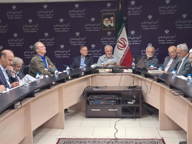 بررسی دو پیشنهاد جایزه ملی «استاد رضا روزبه» و تأسیس بنیاد علمی و فرهنگی استاد روزبه در نشست استاندار با شاگردان مرحوم رضا روزبه