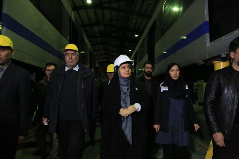 بازدید وزیر راه و شهرسازی از خطوط تولید واگن سازی در زنجان
