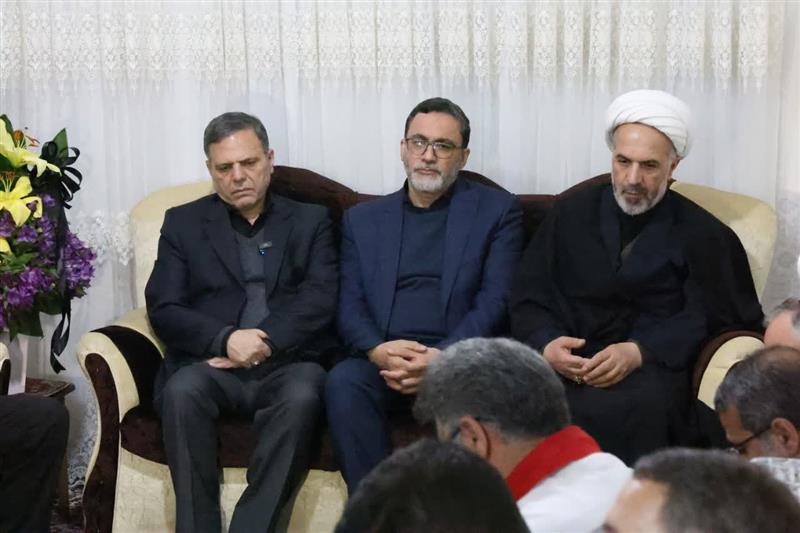 دیدار استاندار زنجان با خانواده شهید علیرضا صحبتلو