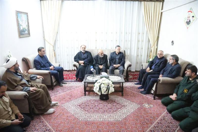 دیدار استاندار زنجان با خانواده شهید محسن احمدی
