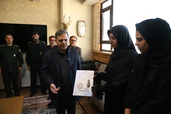 دیدار استاندار زنجان با خانواده شهید سرهنگ محمد مهدی باقری