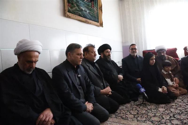 دیدار استاندار زنجان با خانواده شهید روح اله میناخانی