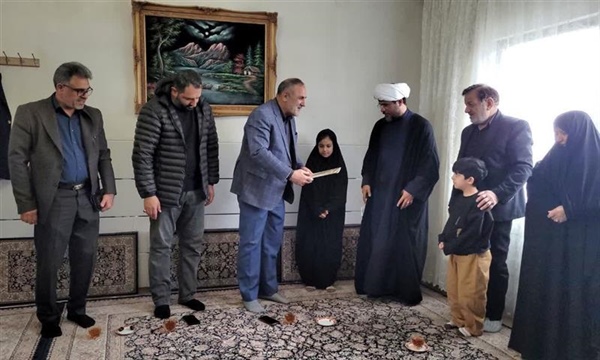 تکریم و دیدار مسئولان زنجان با خانواده شهدای حادثه حسینیه اعظم