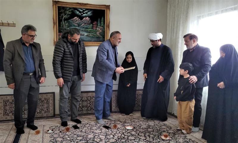تکریم و دیدار مسئولان زنجان با خانواده شهدای حادثه حسینیه اعظم