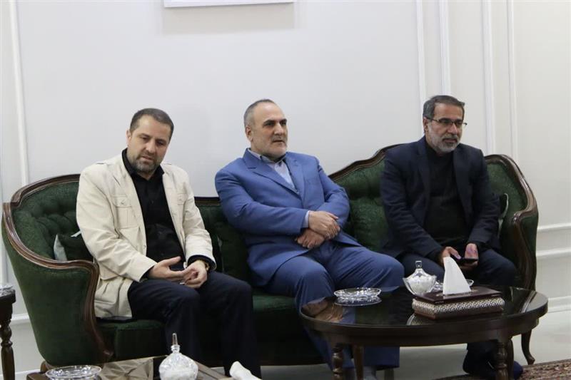 دیدار معاون وزیر ورزش و جوانان با خانواده شهید ورزشکار حامد ثقفی در زنجان