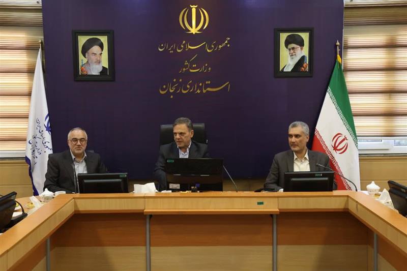 برگزاری مراسم تکریم کارمندان بازنشسته استانداری زنجان با حضور استاندار