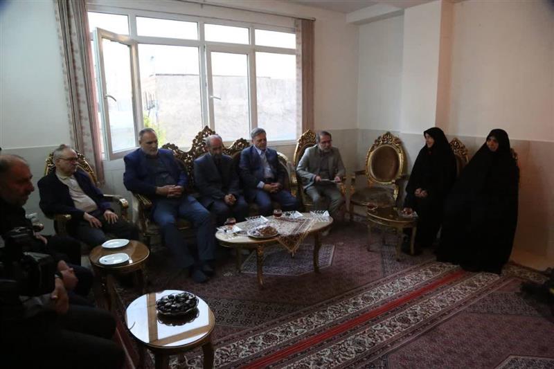 به مناسبت عید سعید غدیر خم؛ استاندار زنجان با خانواده معظم دو شهید والامقام «بهشتی‌نژاد» دیدار کرد