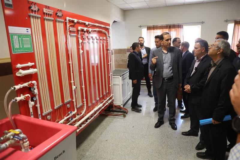 بازدید استاندار زنجان از کارگاه‌های دانشگاه ملی مهارت / تأکید بر آموزش‌های کاربردی و مهارت‌آموزی دانشجویان
