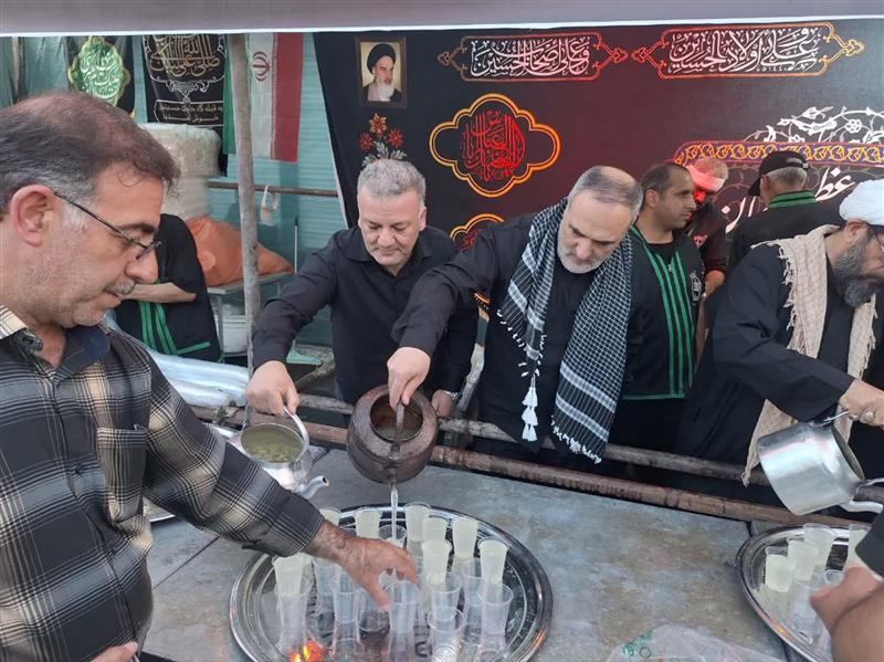 حضور علی صادقی، معاون سیاسی، اجتماعی و امنیتی استانداری زنجان در موکب حسینیه اعظم زنجان در منطقه ۱۸ تهران
