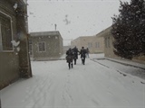 امداد رسانی به مامور مرکز بهداشت توسط فرماندار زنجان در کولاک جاده...