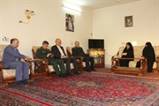 شهدا در دامان مادران غیرتمند ایرانی تربیت یافته اند