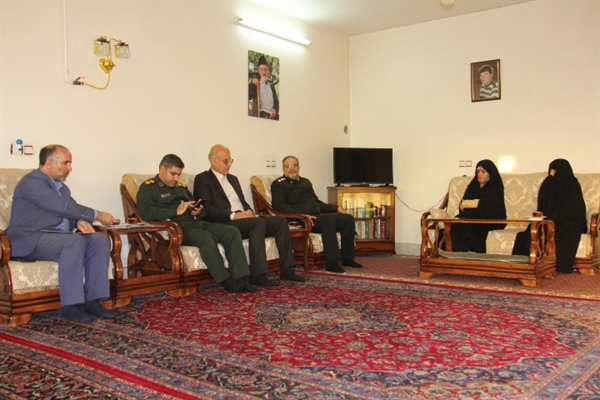شهدا در دامان مادران غیرتمند ایرانی تربیت یافته اند
