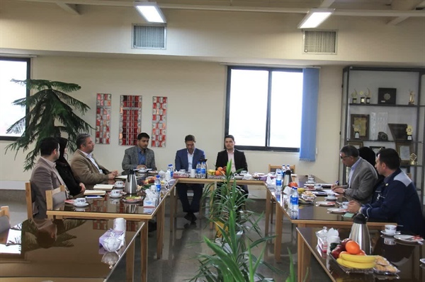 فرماندار زنجان با مدیران شرکت ترانسفورماتورسازی کوشکن دیدار و گفتگو کرد