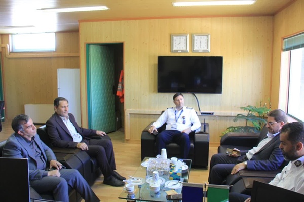دیدار فرماندار زنجان و مدیر فرودگاه در آستانه اعزام حجاج؛ خدا قوت به خدمتگزاران پروازهای حج