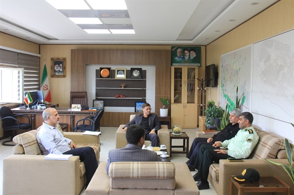 دیدار معاون عمرانی فرماندهی انتظامی استان با فرماندار زنجان؛ تأکید بر استقرار پایگاه‌های انتظامی در مناطق شهری