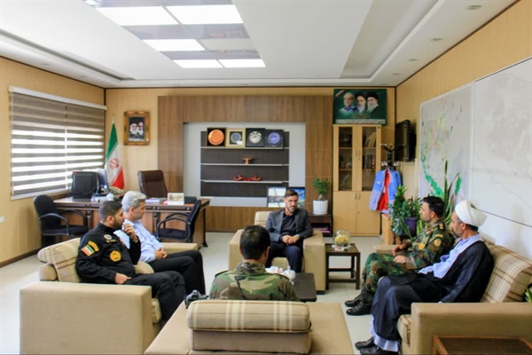 در آستانه‌ی هفته‌ی دفاع مقدس، سرهنگ بهروز شمس فرمانده آماده‌گاه ولایت ارتش، با علی کاظمی فرماندار شهرستان زنجان دیدار و گفت‌وگو کرد