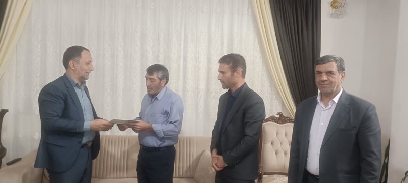 دیدار فرماندار شهرستان خدابنده با آزاده سرافراز بازنشسته حاج حبیب اله قربانی
