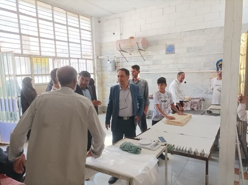 حضور  مهندس اعلایی فرماندار شهرستان  وسنجش میزان آمادگی واحد نانوایی برای مواقع بحرانی