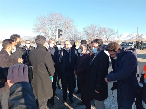 بازدید میدانی دکتر افشارچی استاندار زنجان به همراه ذوالقدر سرپرست فرمانداری شهرستان ابهر و امام جمعه از تقاطع راه آهن صائین قلعه