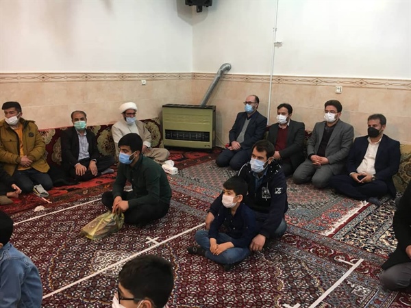 برگزاری جشن بزرگ انقلاب با حضور ذوالقدر فرماندار شهرستان ابهر و جمعی از مسئولین شهرستان و دانش آموزان در حسینیه باب الحوائج حضرت علی اصغر (ع) شریف آباد