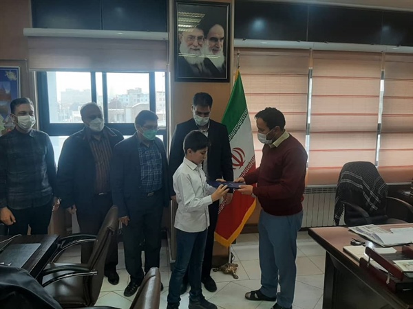 تجلیل از محمد مهدی طارمی روستای ازناب به منظور کسب مقام قهرمانی در رشته ورزشی هنرهای رزمی کونگ‌فو در مسابقات استان زنجان