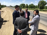 بازدید فرماندار شهرستان ابهر به همراه مدیرکل راهداری و حمل و نقل جاده ای استان از پروژه تعریض جاده ترانزیت ابهر به شریف آباد به منظور بررسی مسائل و مشکلات و تسریع در عملیات عمرانی پروژه