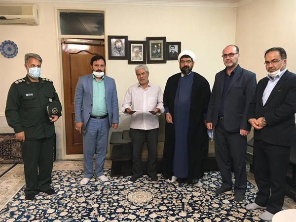 دیدار و تکریم جانباز سرافراز حدادیان ازجانبازان عملیات بیت المقدس به مناسبت سوم خرداد سالروز آزادسازی خرمشهر،با حضور ذوالقدر فرماندار شهرستان و حجت الاسلام مرادپور امام جمعه شهر ابهر