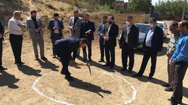 آیین کلنگ زنی پروژه بهسازی معابر (جدول گذاری زیرسازی) روستای خراسانلو در دومین روز از هفته دولت