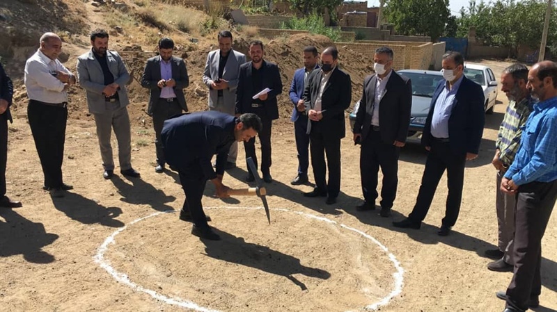 آیین کلنگ زنی پروژه بهسازی معابر (جدول گذاری زیرسازی) روستای خراسانلو در دومین روز از هفته دولت