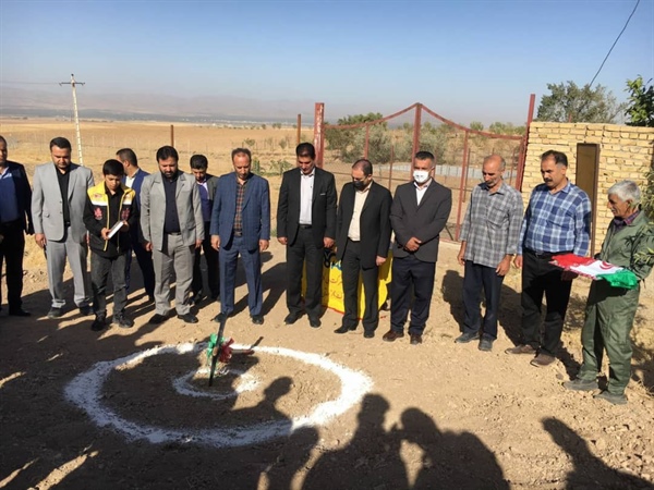 آیین کلنگ زنی پروژه گاز رسانی به روستای اسد آباد در دومین روز از هفته دولت