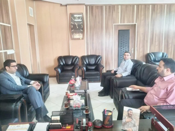 دیدار و گفتگوی مدیرعامل شرکت سانا عایق با فرماندار شهرستان ابهر به منظور بررسی و رفع مشکلات شرکت مذکور