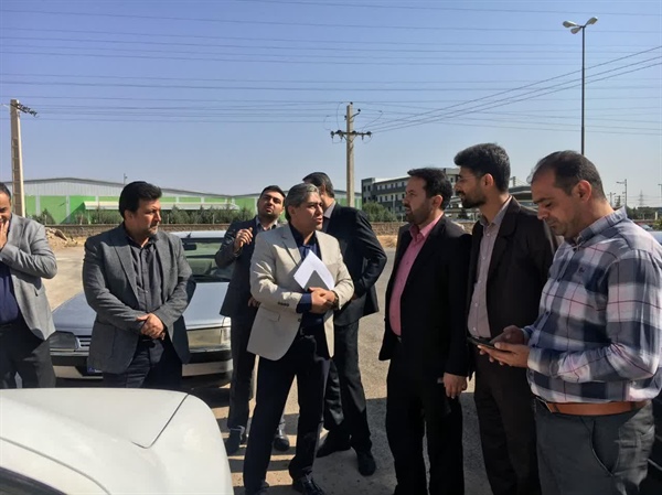 بازدید ذوالقدر فرماندار شهرستان ابهر به همراه جمعی از مسئولین از واحد های صنعتی ‌شهرک صنعتی شریف ابهر به منظور بررسی مسائل و رفع مشکلات