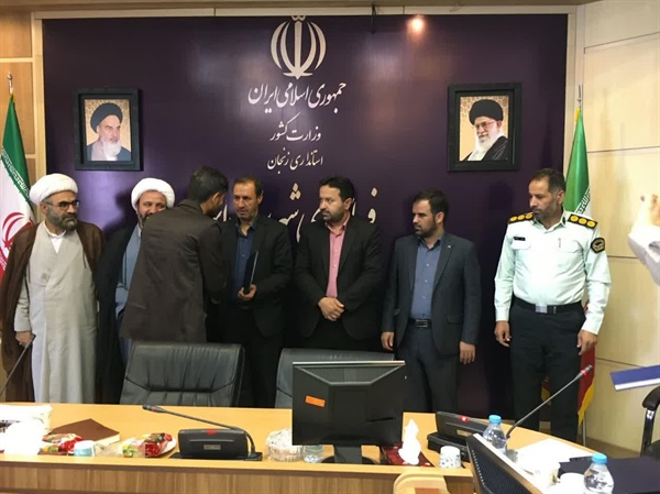 برگزاری جلسه شورای اداری شهرستان ابهر با حضور ائمه جمعه شهرستان، داودی مدیرکل حوزه استاندار، رحیمی مدیرکل سیاسی، انتخابات و تقسیمات کشوری استانداری و اعضای شورای اداری