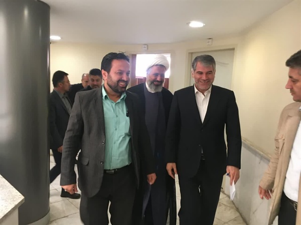 استقبال فرماندار شهرستان ابهر از وزیر جهاد کشاورزی به همراه نماینده مردم شریف ابهر، خرمدره و سلطانیه در مجلس شورای اسلامی و هئیت همراه