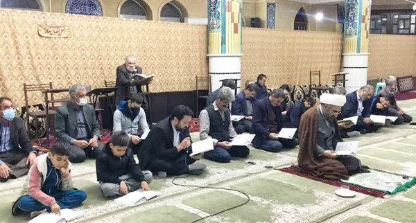 حضور ذوالقدر فرماندار شهرستان ابهر در بین نمازگزاران مسجد صاحب الزمان (عج) شهر هیدج